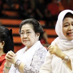 Tim Sukses Jokowi: dari kiri Ribka Tjiptaning Proletariyati, Megawati, Musdah Mulia,Megawati dan Rieke Dyah Pitaloka
