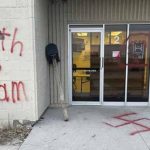 Vandalisme oleh Benjamin Enderle terhadap sebuah masjid di Minnesota, Amerika Serikat.