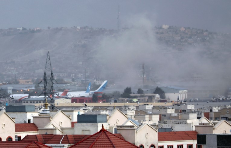 taliban ledakan bandara