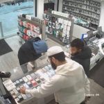 muslim penjaga toko
