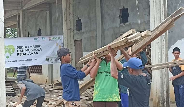 Laznas Bmh Bersama Dai Dan Santri Bersih Bersih Masjid Di Malinau