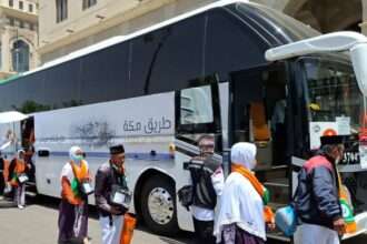 Jamaah Haji diberangkatkan dengan bus ke Makkah