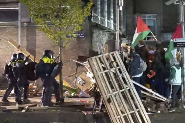 Polisi Belanda Bubarkan Demonstrasi Pro-Palestina Di Kampus Universitas ...