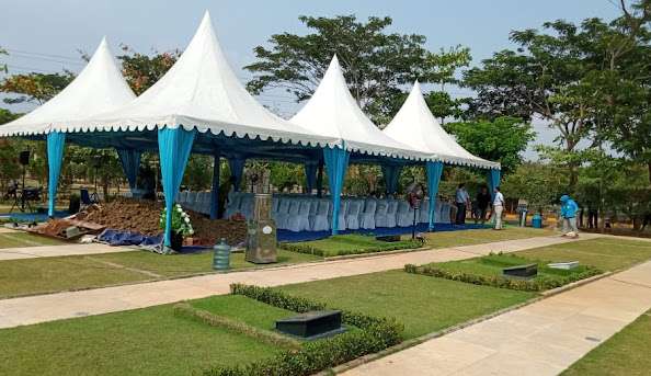 makam di al azhar memorial garden.