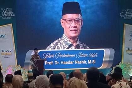Haedar Nashir mendapat penghargaan di Islamic Book Fair 2025 atau IBF