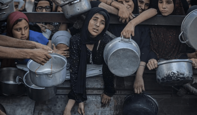 Warga Palestina di Gaza yang kelaparan