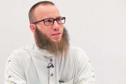 Missionaris Amerika Mengkaji Ulang Kitab Sucinya, Hasilnya Malah Masuk Islam