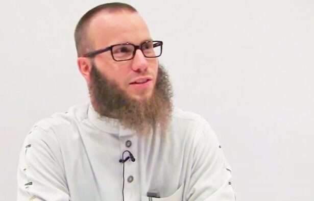 Missionaris Amerika Mengkaji Ulang Kitab Sucinya, Hasilnya Malah Masuk Islam