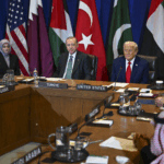 Donald Trump bersama para pemimpin Arab dan Muslim