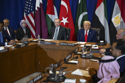Donald Trump bersama para pemimpin Arab dan Muslim