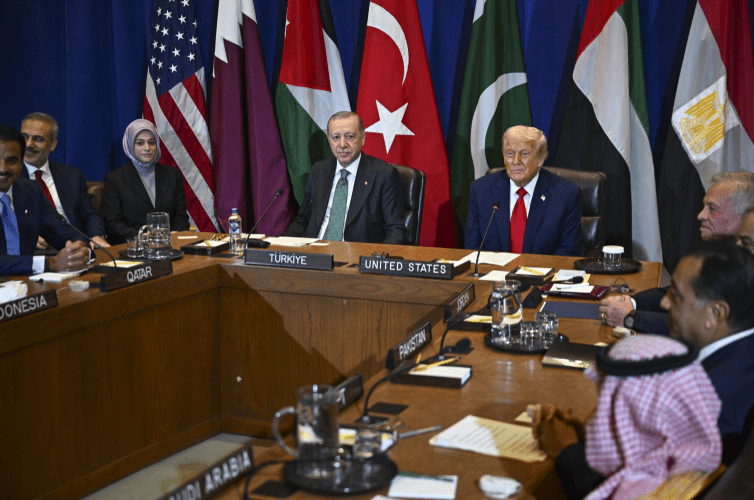 Donald Trump bersama para pemimpin Arab dan Muslim