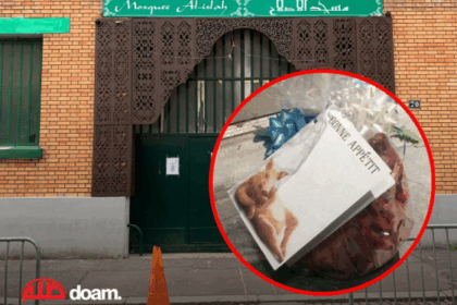 Teror kepala babi di masjid Paris Prancis
