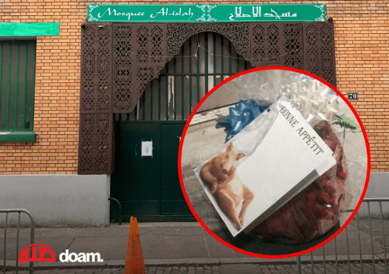 Teror kepala babi di masjid Paris Prancis