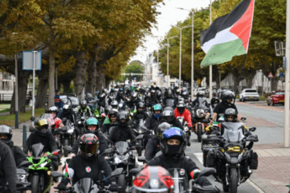 biker motor gede atau moge berkonvoi sebagai solidaritas untuk Palestina