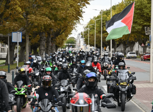 biker motor gede atau moge berkonvoi sebagai solidaritas untuk Palestina