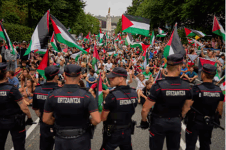 Aksi demonstrasi pro Palestina terhadap tim bola basket Israel di Spanyol