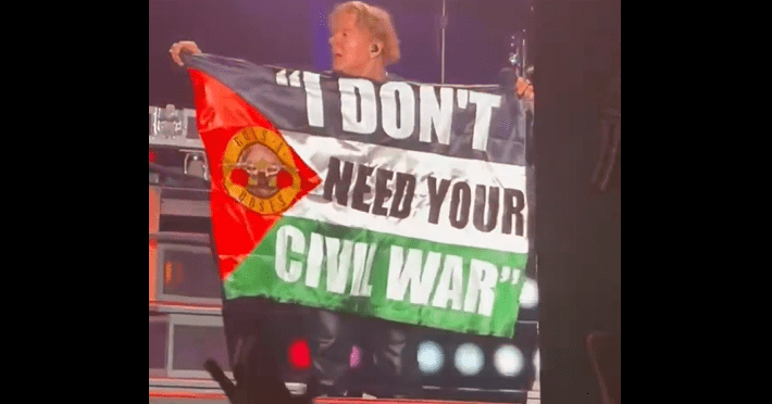 Kibarkan Bendera Palestina, Aksi Vokalis Guns N’Rose di Konser Bogotá jadi Sorotan