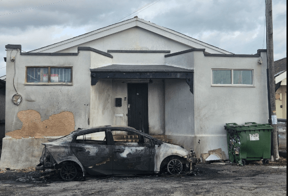 Masjid Sussex Inggris yang dibakar