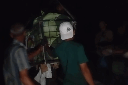 Ikhtiar Menembus Warga Terisolasi dengan Katrol Penyelamat